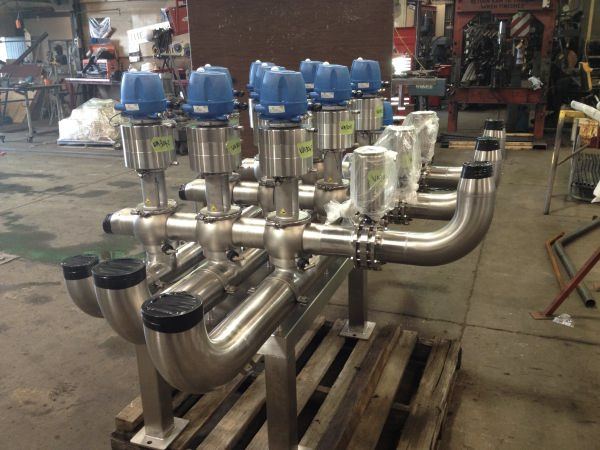 Stainless manifold with valves